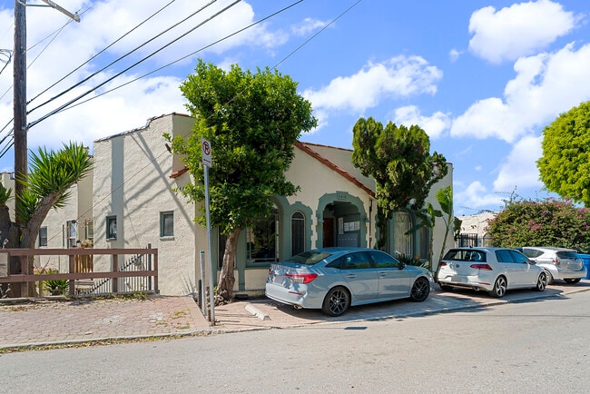 Building Photo - 3212 Hamilton Way