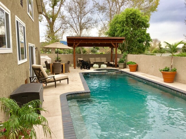 Building Photo - 672 Garland Court