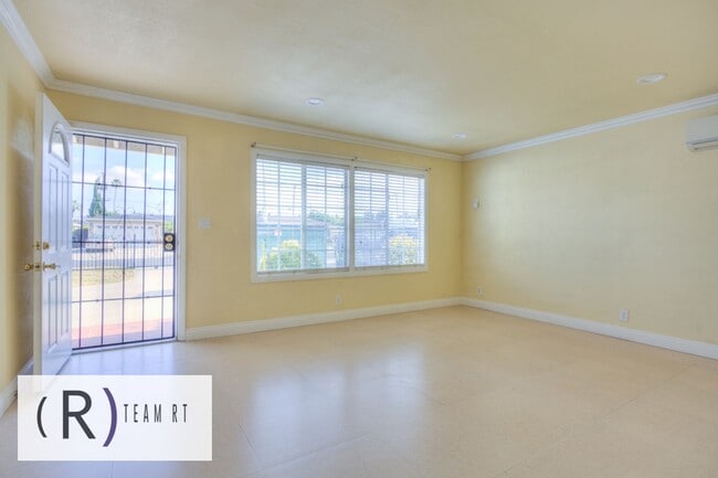 Photo - Contemporary Newly Renovated 3 Bedroom 2 Bathroom Residence