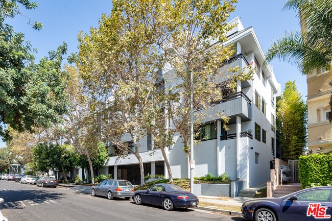 Building Photo - 1830 Westholme Ave Unit 101