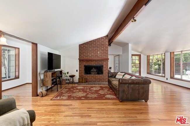 Photo - 515 N Kenter Ave