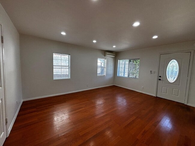 Photo - Move-in ready charmer in the heart of Canoga Park!