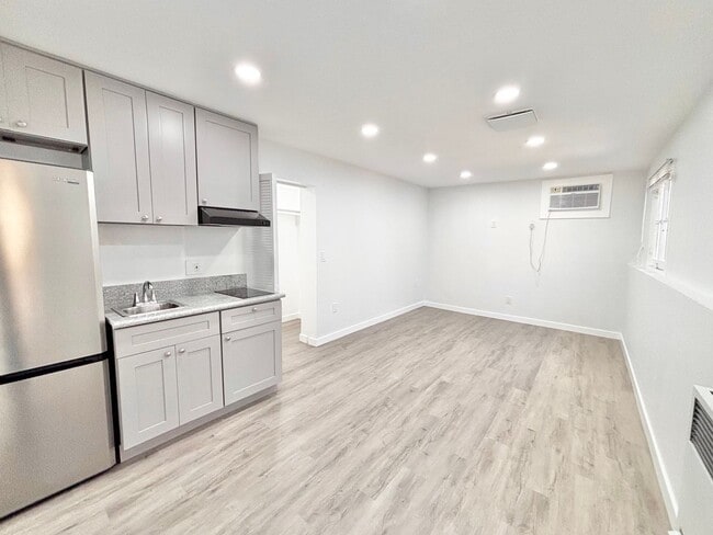 Photo - 3945 1/2 Lowell Ave Unit 3945 1/2 Lowell Ave