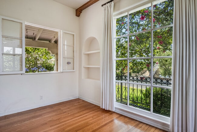 Photo - 10514 Rochester Ave