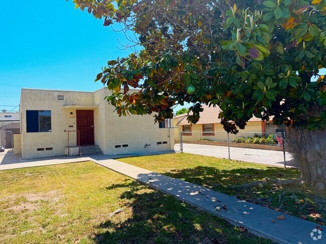 Building Photo - Welcome to Your Coastal Home  in Ocean Beach! Unit 4849 Sara