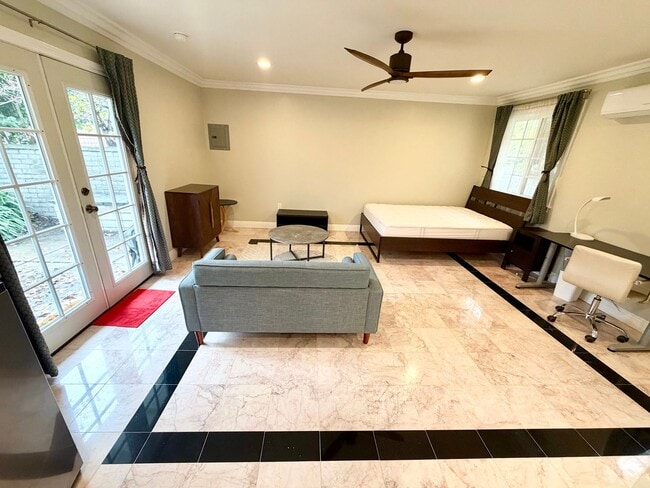 Photo - Furnished Studio, San Marino, separate back house