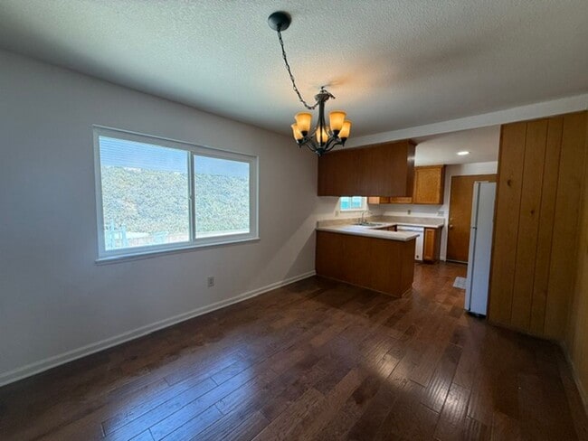 Photo - 4 bed, 2 1/2 bath home with RV access
