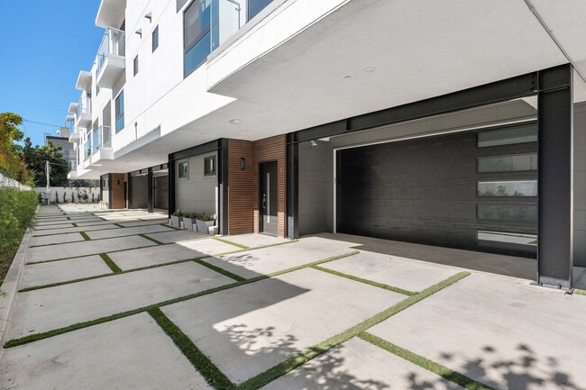 Photo - 851 N Alta Vista Blvd