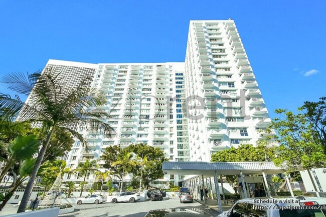 Photo - 2160 Century Pk E