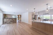 Photo - 555 Paulette Pl