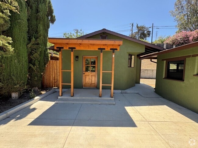 Building Photo - 8220 Edison Dr Unit 8220 Edison Drive #B Rental
