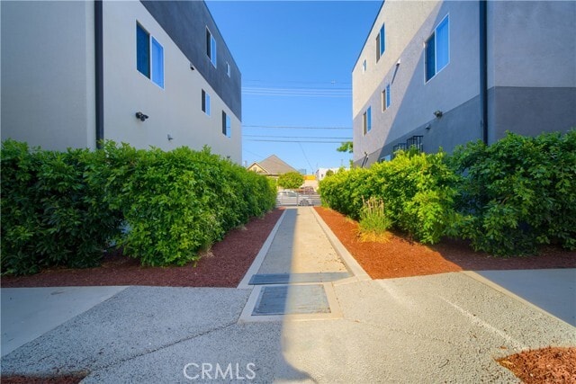 Building Photo - 1427 S New Hampshire Ave