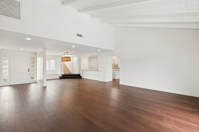 Photo - 1915 Windward Ln