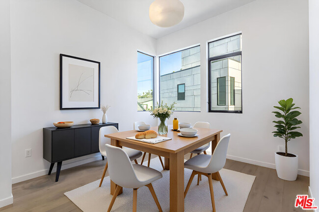 Photo - 906 Benton Wy