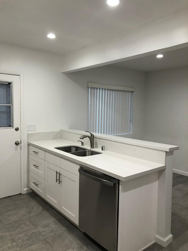 Kitchen and Dining Room - 319 Mariposa Ave Unit A