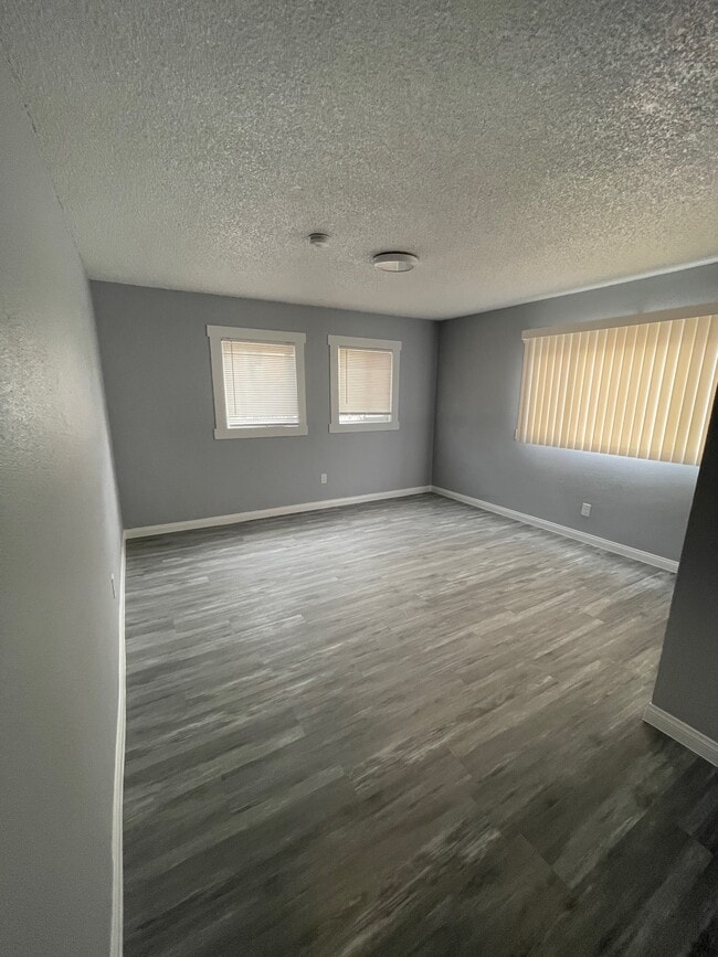 Photo - 10003-10007 Grape St