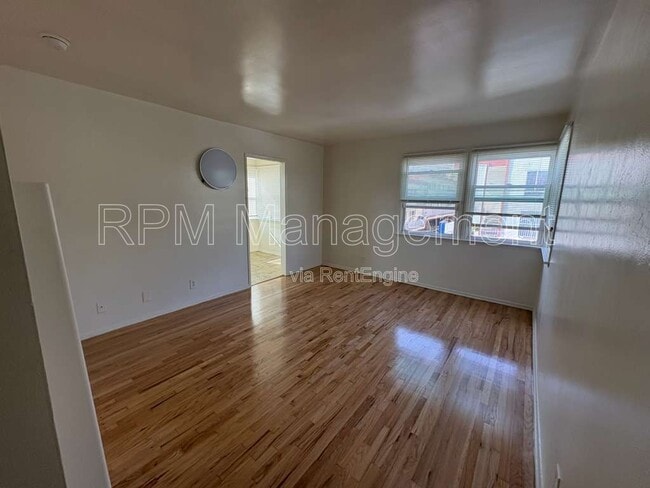 Building Photo - 124 S Park View St Unit 6