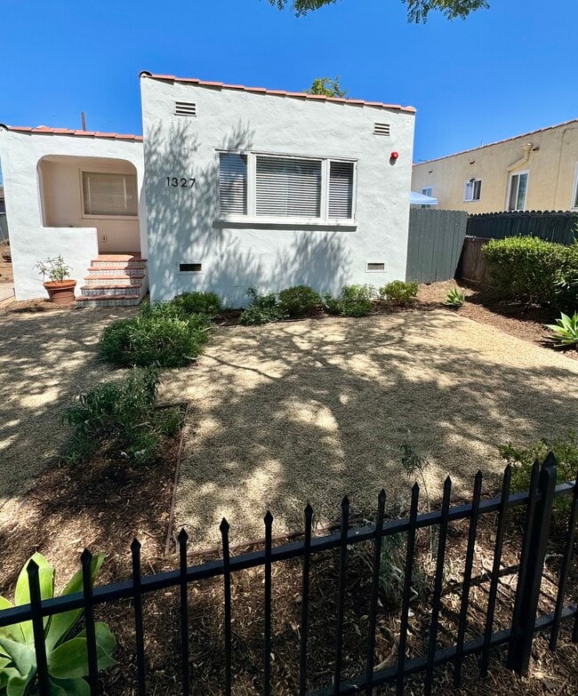 Building Photo - 1327 Cacique Street Unit A