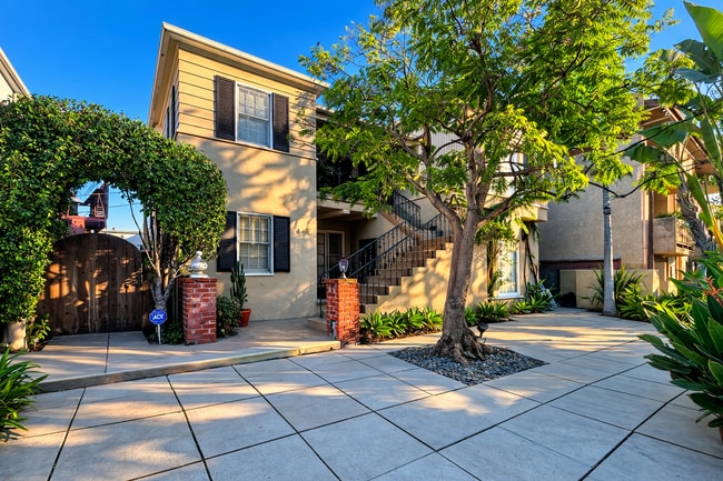 Building Photo - 10474 Eastborne Ave Unit 10474 1/2