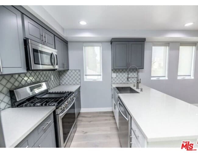 Building Photo - 1118 Heliotrope Dr Unit 1120 1/2