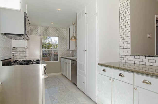 Photo - 2577 Granville Ave Unit 2577