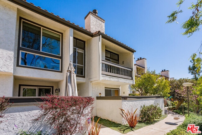 Building Photo - 17095 Palisades Cir Rental