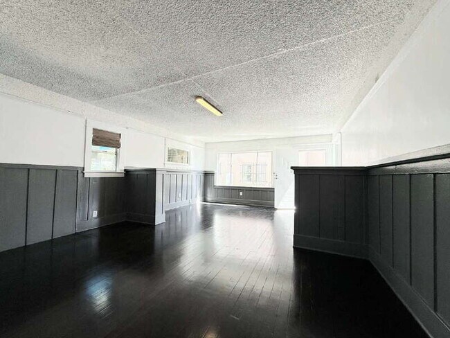 Photo - 1661 W 36th Pl