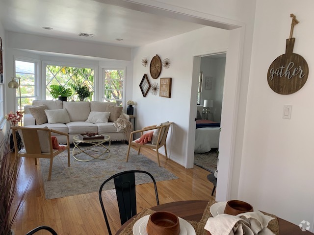 Building Photo - 1347 Cambridge Dr Unit 1347 Rental