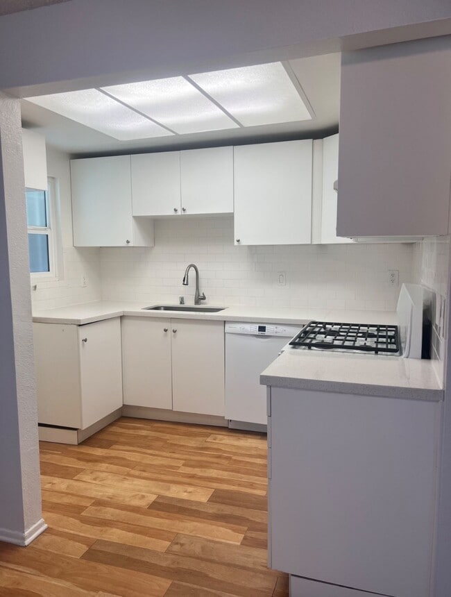 Photo - BEAUTIFUL REMODELED 1 AND 2 BEDROOM UNITS ...