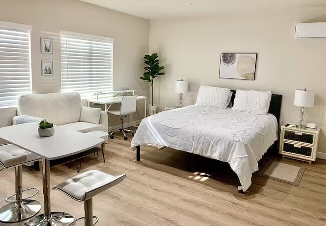 Building Photo - 3087 Channel Dr Unit Studio A