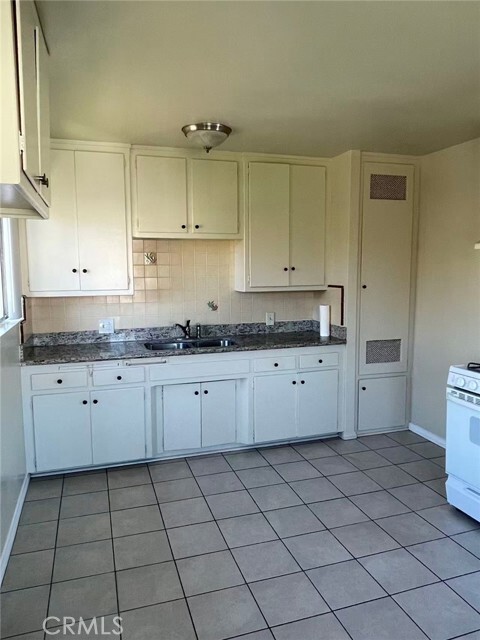 Building Photo - 4105 Walnut Grove Ave Unit 9