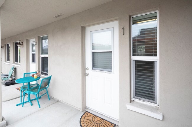 Building Photo - Rare Coastal Studio Between Windansea Beach and La Jolla Cove! Unit 01