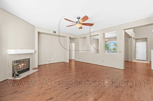 Photo - 1358 Baldwin St