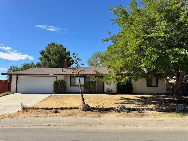 Remodeled 3+2 On Large Lot - Remodeled 3+2 On Large Lot House