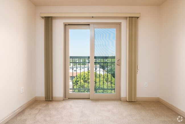 1BR, 1BA - 543SF - Living Room - LA Colorado Terrace - A Senior 55+ Community
