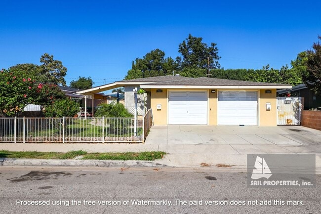 Building Photo - 701 E Chalynn Cir Unit 701