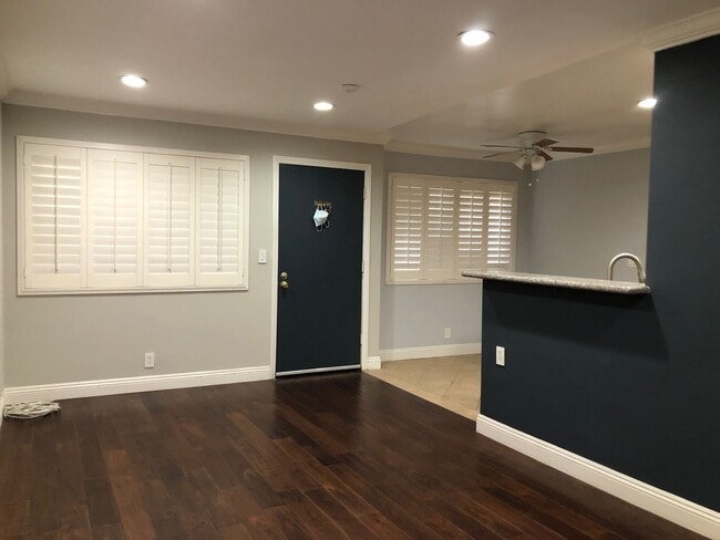 Building Photo - 4633 Marine Ave Unit 258