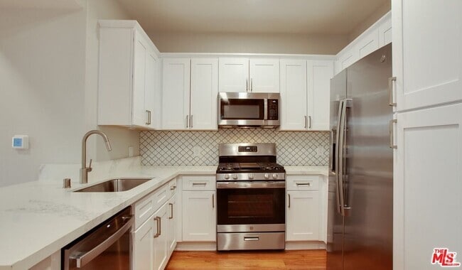 Building Photo - 5551 W 6th St Unit 3-116 Rental