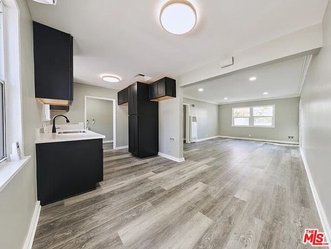 Building Photo - 582 Venice Blvd. Unit 1