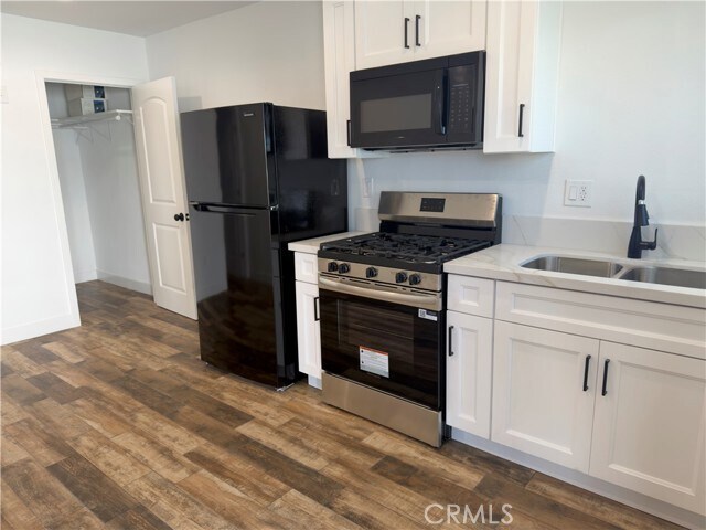 Photo - 523-522 W 78th St