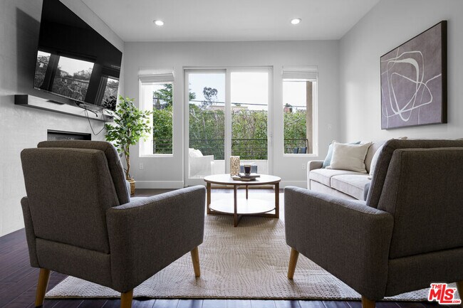 Photo - 1318 S Roxbury Dr Unit 219