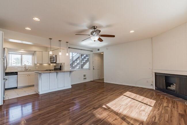 Living Room - 851 Cypress Ave Unit A