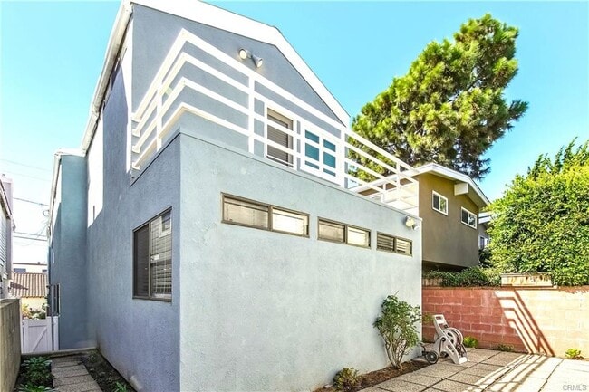 Building Photo - 1834 Rhodes St