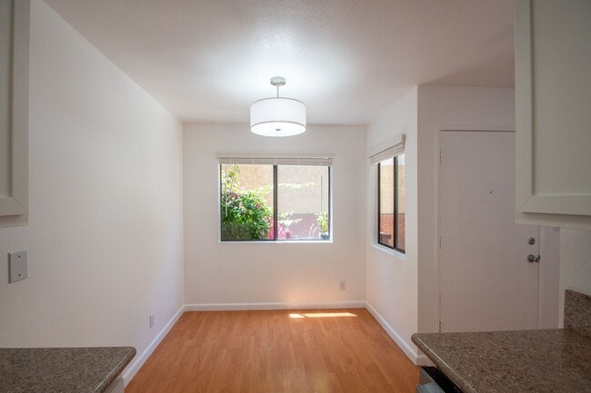 Photo - 5617 Woodman Ave Unit 102