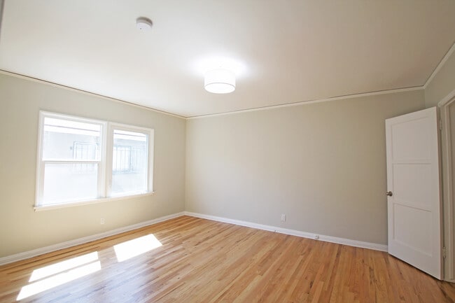 Photo - 1575 Manning Ave