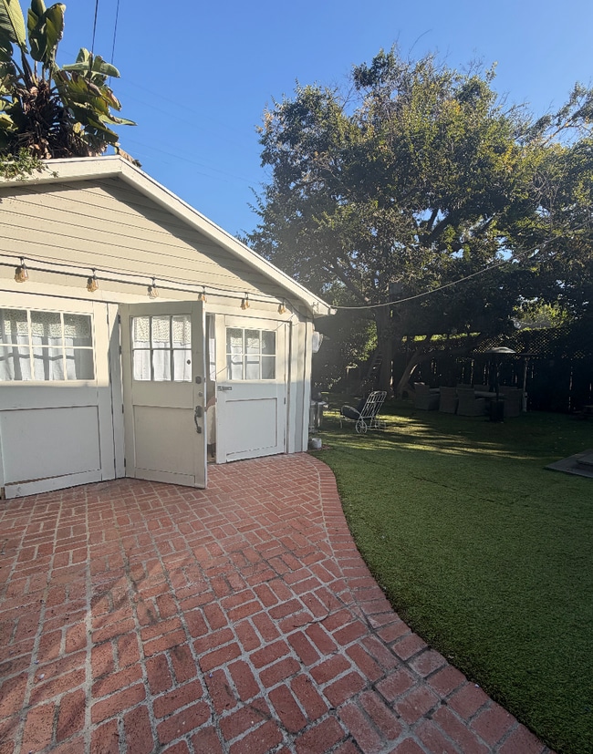 Your private entrance to backhouse - 2026 N Oxford Ave Unit 2026 N Oxford