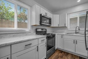 Kitchen - 905 Manhattan Beach Blvd Apartments Unit A