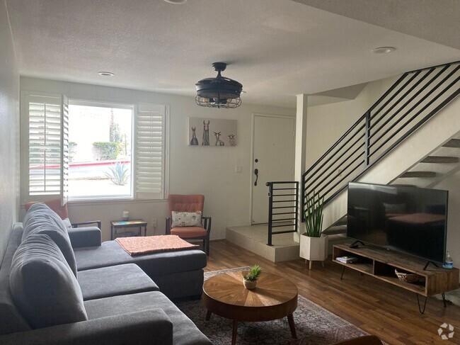 Building Photo - 2298 N Indian Canyon Dr Rental