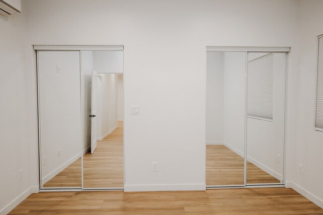 Master w double closets - 233 E 25th St Unit 233