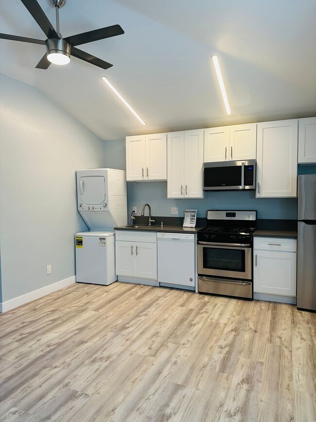 Photo - !!!!!Beautiful, Cozy Renovate Studio Apartment!!!!!